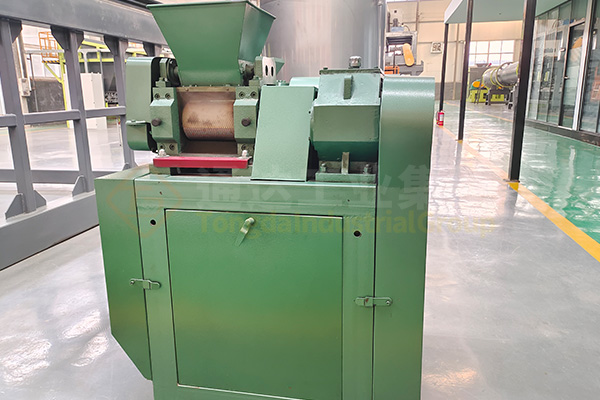 復(fù)合肥生產(chǎn)線配套的對(duì)輥擠壓造粒機(jī)造粒優(yōu)勢(shì)是什么