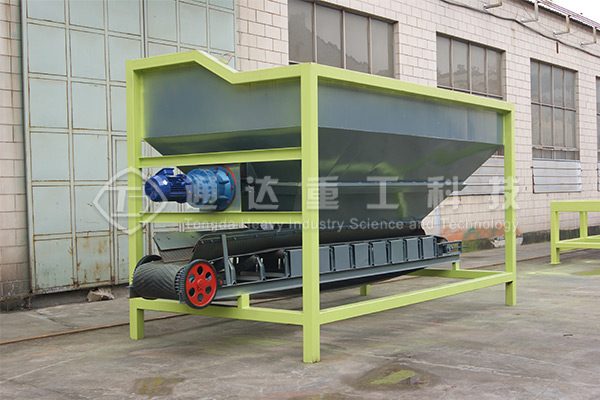 養(yǎng)雞場(chǎng)糞便制有機(jī)肥生產(chǎn)線，巧解環(huán)保難題