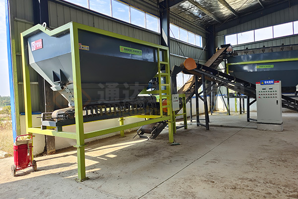 投資有機(jī)肥生產(chǎn)線設(shè)備多少錢(qián)?畜禽糞便制有機(jī)肥的養(yǎng)殖戶必知