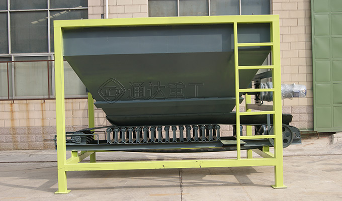 中小型養(yǎng)雞場雞糞加工有機(jī)肥需要什么設(shè)備?加工雞糞有機(jī)肥的生產(chǎn)成本大嗎?