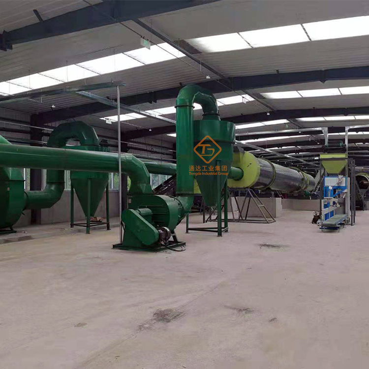 一頭豬一年會產(chǎn)生多少固體糞肥及液體糞肥?有機肥成套設(shè)備多少錢